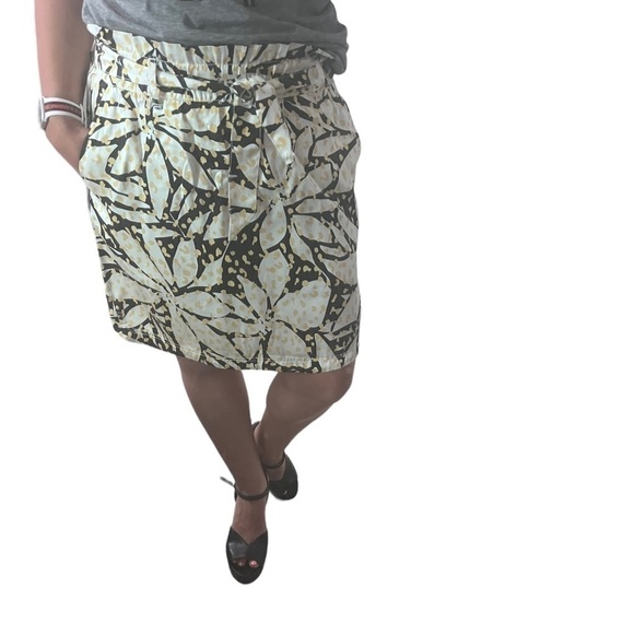 Lyocell Cinched Summer Floral Print Belted Skirt by Nicole Miller - Picture 7 of 13